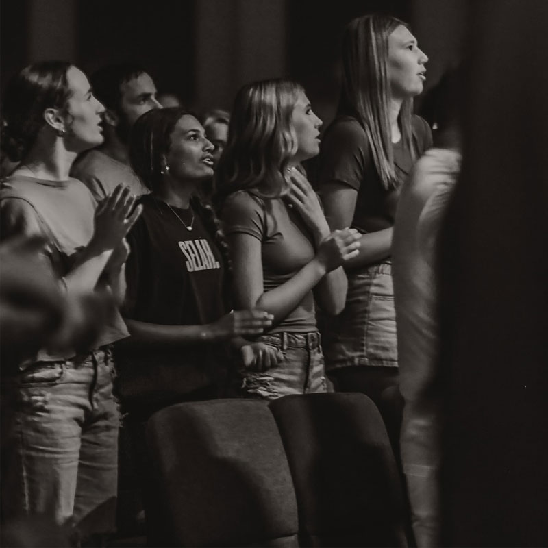 River-Ridge-Teays-Valley young women worshiping at River Ridge Teays Valley
